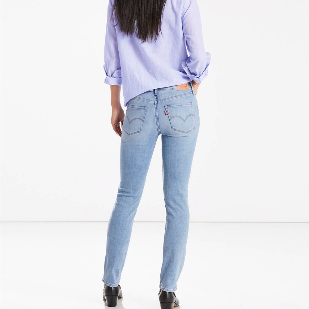 Levi’s 312 Shaping Slim Jeans